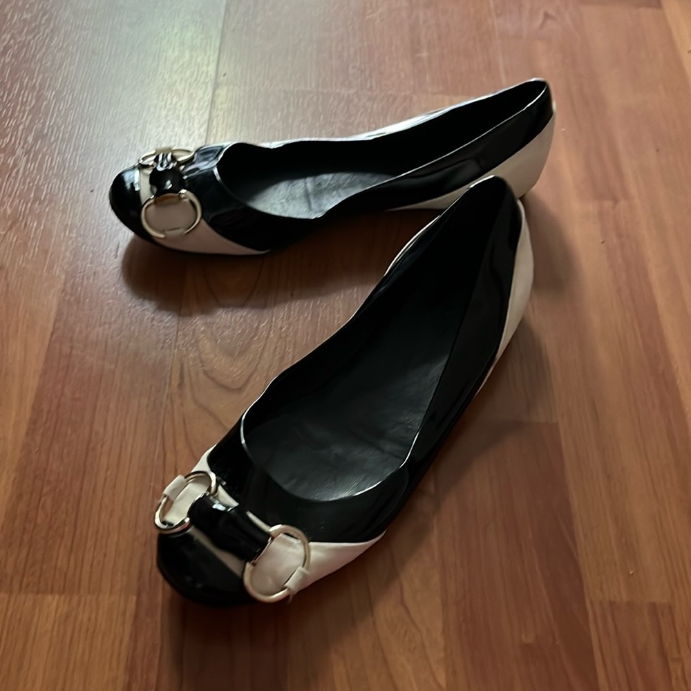 Super stylish Gucci leather flats black and white 36IT - approx 6 US Women
